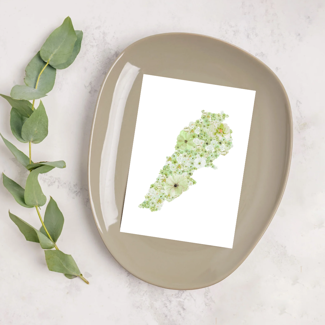 Ce trio célèbre le Liban avec finesse. À travers un design épuré et lumineux, il évoque la beauté et la richesse culturelle de ce pays emblématique.