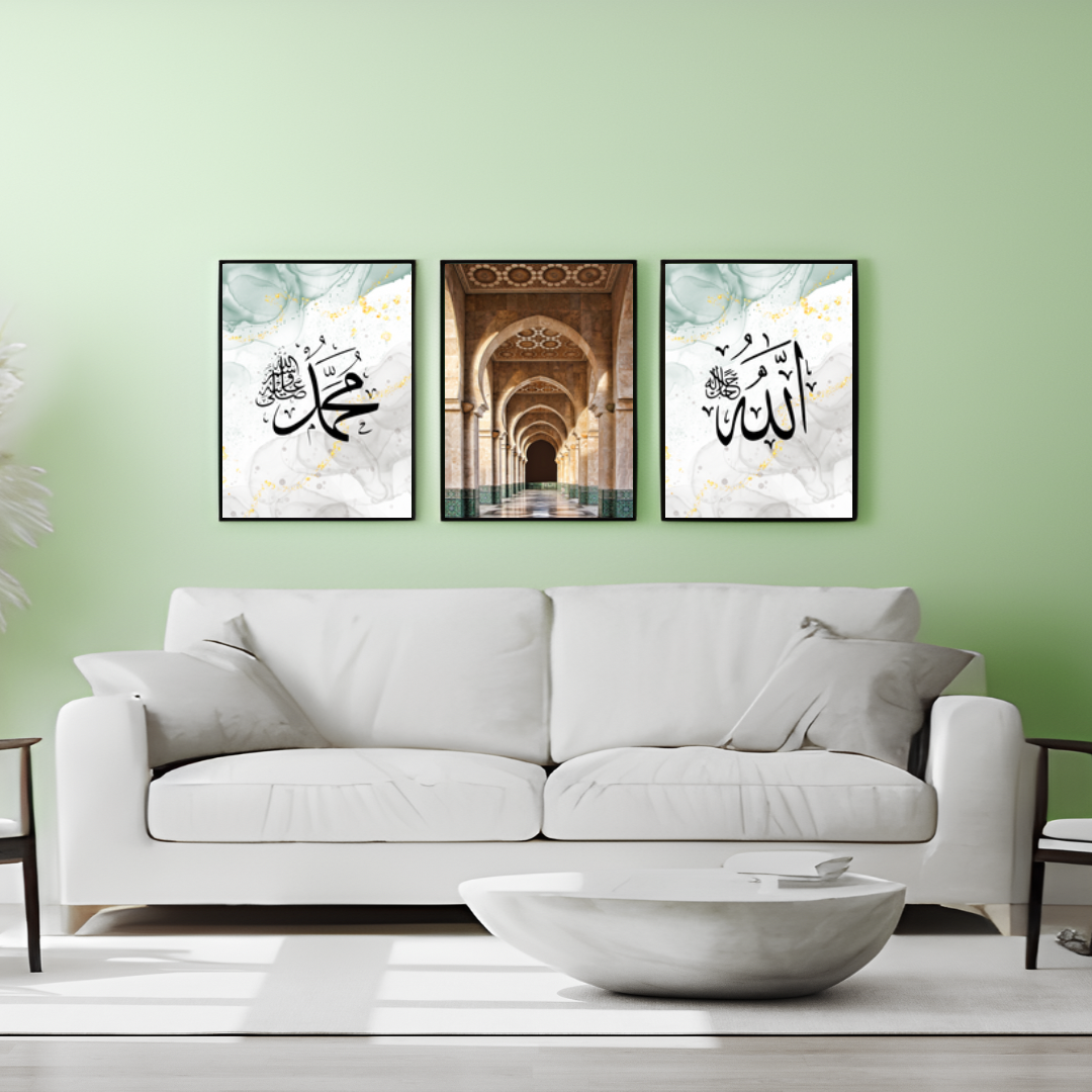 Ce trio au design épuré met en valeur les noms sacrés dans une palette de couleurs pastel douces et apaisantes, qui apportent une touche de fraîcheur et d’originalité. 