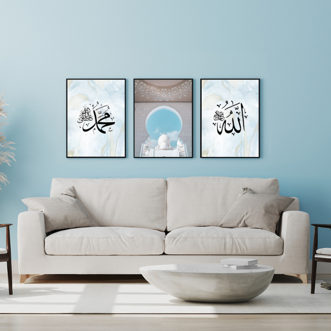 Ce trio au design épuré met en valeur les noms sacrés dans une palette de couleurs pastel douces et apaisantes, qui apportent une touche de fraîcheur et d’originalité. 